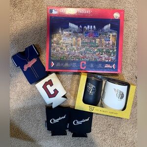 Cleveland Indians Fan Gift Set - Puzzle and drink accessories